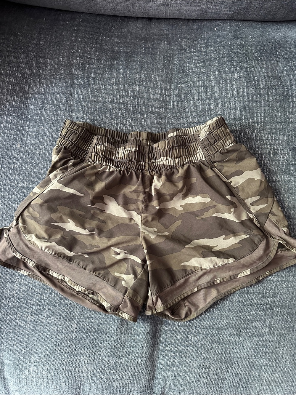 Athleta Mesh Racer Run Short